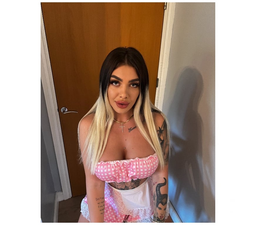 Escorts Essex Harlow - Photos for 🔥OWO —BIG BOOBS—BIGG ASS🍒pics 💯💦