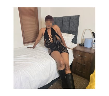 Outcall Escorts & Erotic Massage Hockley Birmingham - Photos for Lisa with a BIG B**bs❤️