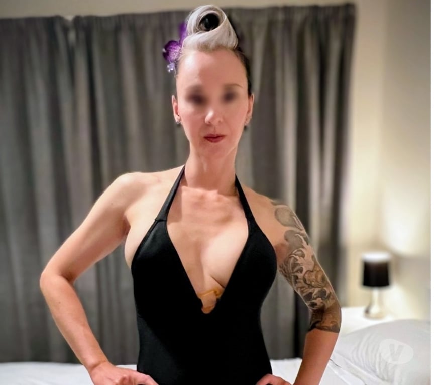 Escorts Wiltshire Swindon - Photos for Relaxing and Revitalising Massage by English Sadie!