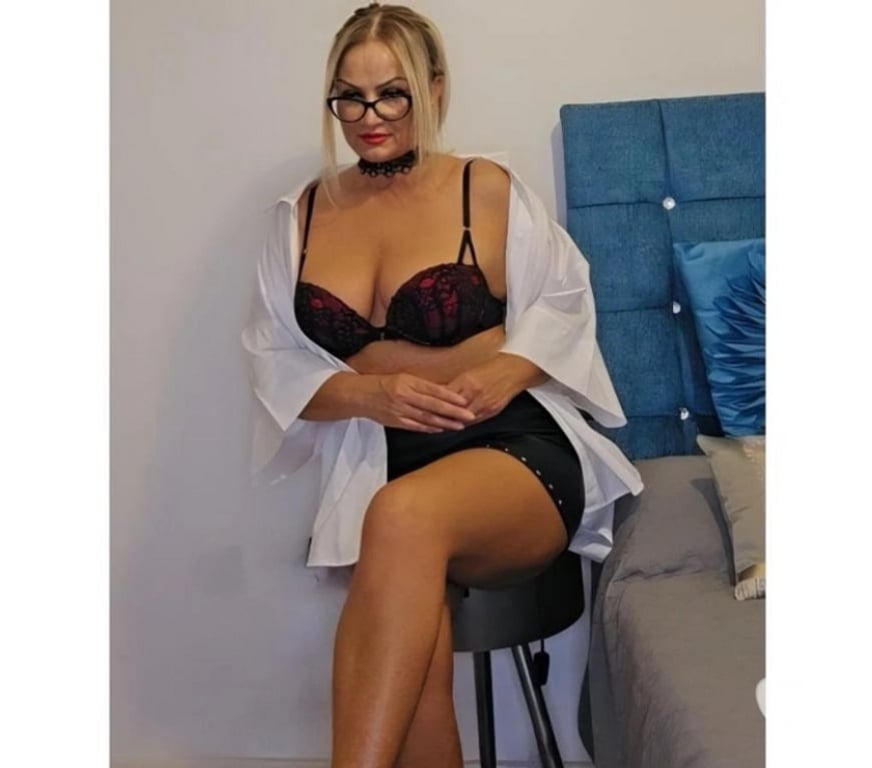 Escorts Derry and Strabane Londonderry - Derry and Strabane - Photos for Elegant Blonde Latina 🇧🇷🔥 Party 🍾 NEW IN TOWN