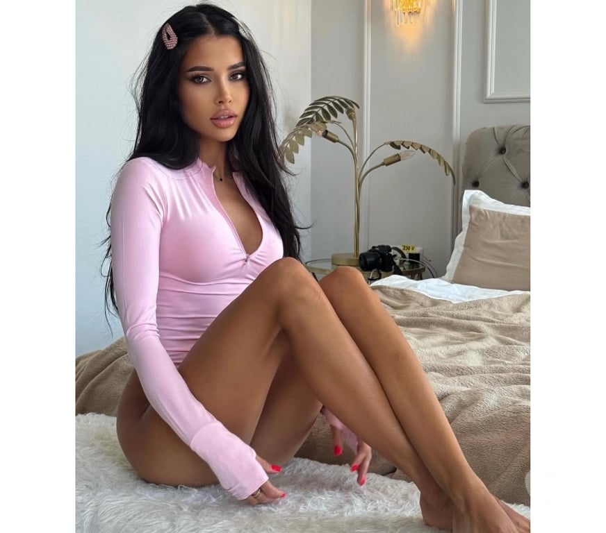 Escorts Cardiff Cardiff City Centre - Cardiff - Photos for New party girl in uk ! Owo kiss 💋 🎉🥳