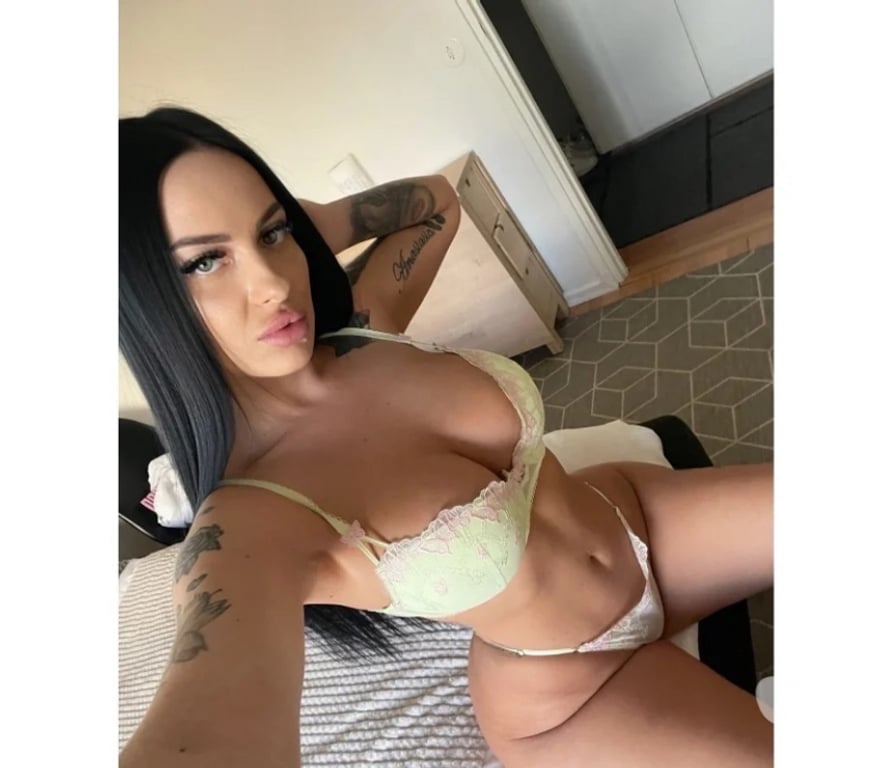 Escorts West Sussex Crawley - Photos for Nicolle 🔞SWEET AND INNOCENT🫠 😈❤️‍🔥💦