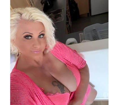  Escorts & Erotic Massage Romford Havering - Photos for Hot Amanda 🔥 40-60-80🔥 Milf big natural boob's gfe