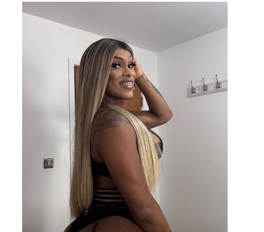 Trans Escorts Slough Slough Town Centre - Slough - Photos for If you want domination, Antonella gives it to you! Hot ass