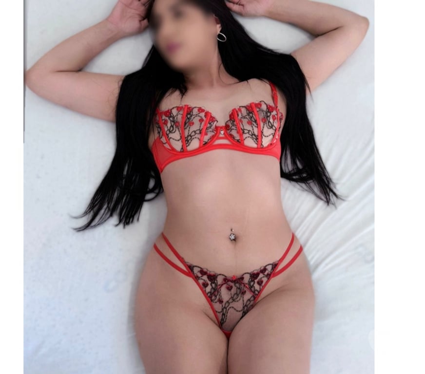 Escorts Surrey Reigate and Banstead - Photos for Naughty HANNA Sexy Girl Hot Ass 🍑🍑💦💦 💋