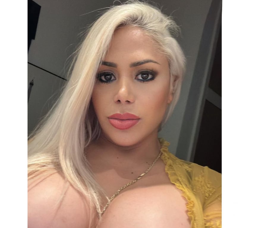 Escorts Nottinghamshire Nottingham - Photos for Sexy Blonde TRANSEXUAL BOMBSHELL in NG1