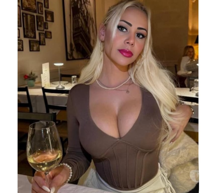Escorts Nottinghamshire Nottingham - Photos for Sexy Blonde TRANSEXUAL BOMBSHELL in NG1