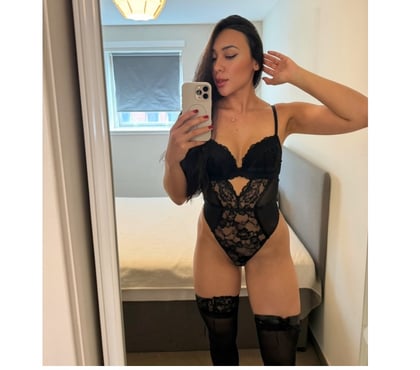 Photos for Mia hot and Brazilian party 🥳 🇧🇷😈