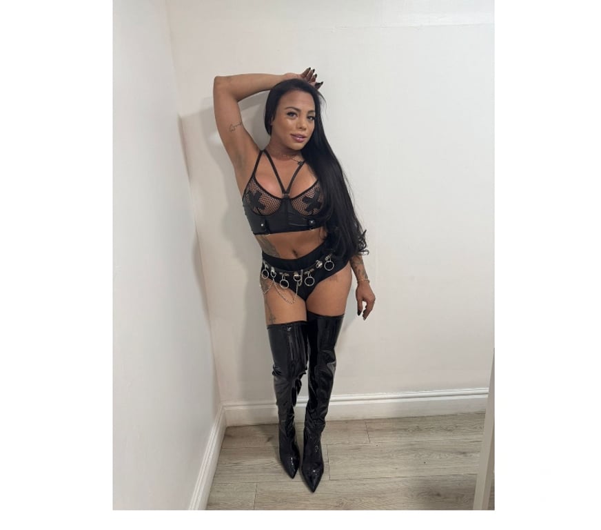 Trans Escorts Cardiff Cardiff City Centre - Cardiff - Photos for TS, sexy and lovely Brazilian queen available,