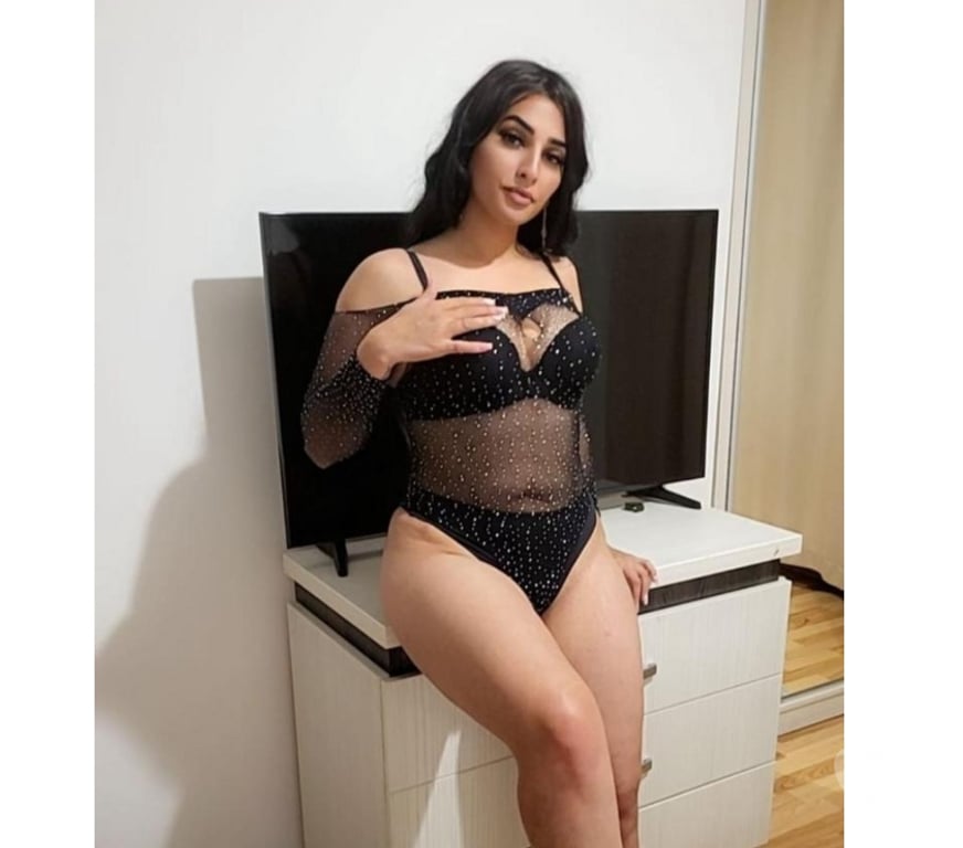 Escorts West Yorkshire Leeds - Photos for Naughty hot 🔥💦 slim REBBY 🔞🔝 PARTY 24 7🍾
