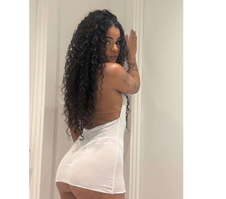 Escorts Barking and Dagenham Barking - Barking and Dagenham - Photos for skinny Brazilian brunette with big ass and curly hair