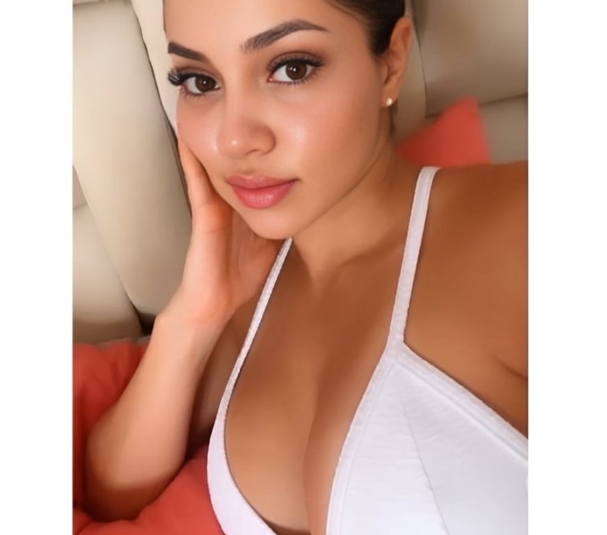 Escorts East London Redbridge - Photos for Karina Hot Party Girl back in London near Ilford Station