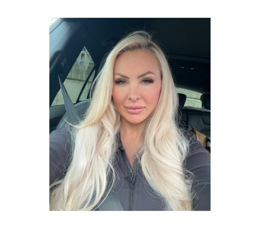 Adult Entertainment Greater Manchester Manchester - Photos for HORNY MILF 07902067614