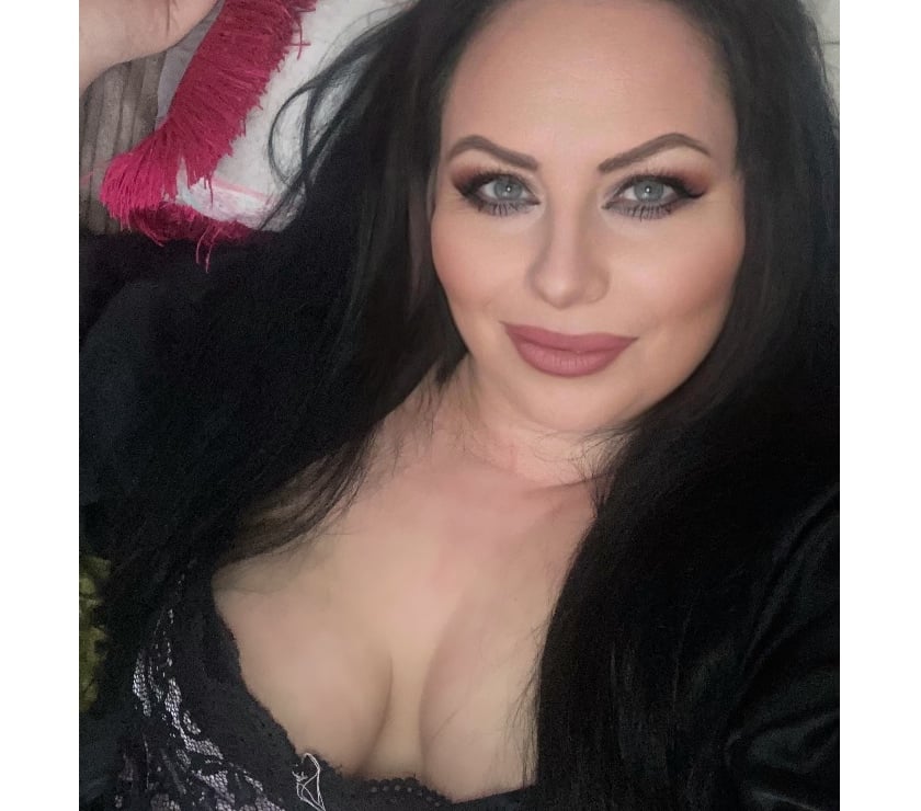 Escorts Birkenhead Wirral - Photos for Sexy English mature lady in the Wirral. Short notice x