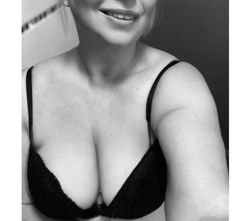 Escorts Merseyside Wirral - Photos for Fun, sassy English blonde in The Wirral!