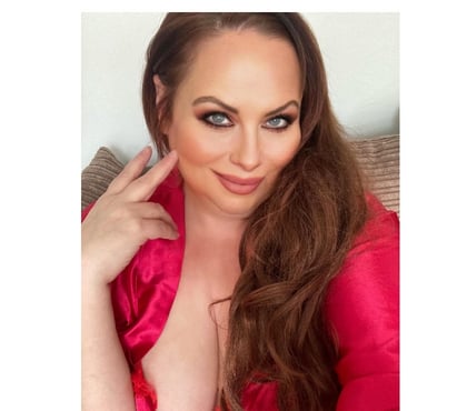 Escorts Birkenhead Wirral - Photos for Curvy, British mature floozy! Fun and flirty in the Wirral