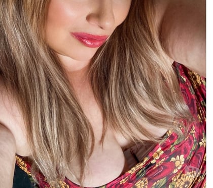 Escorts Birkenhead Wirral - Photos for Curvy, British cougar! Fun and flirty in the Wirral