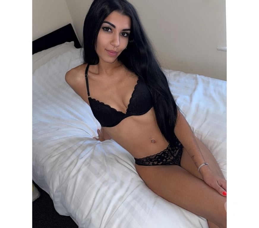 Escorts West London Hounslow - Photos for 💯 real and Best service guarantee