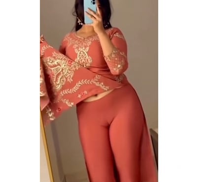 Escort Romford Havering - Photos for Pakistani new hassena party 🎉 girl work in tooting
