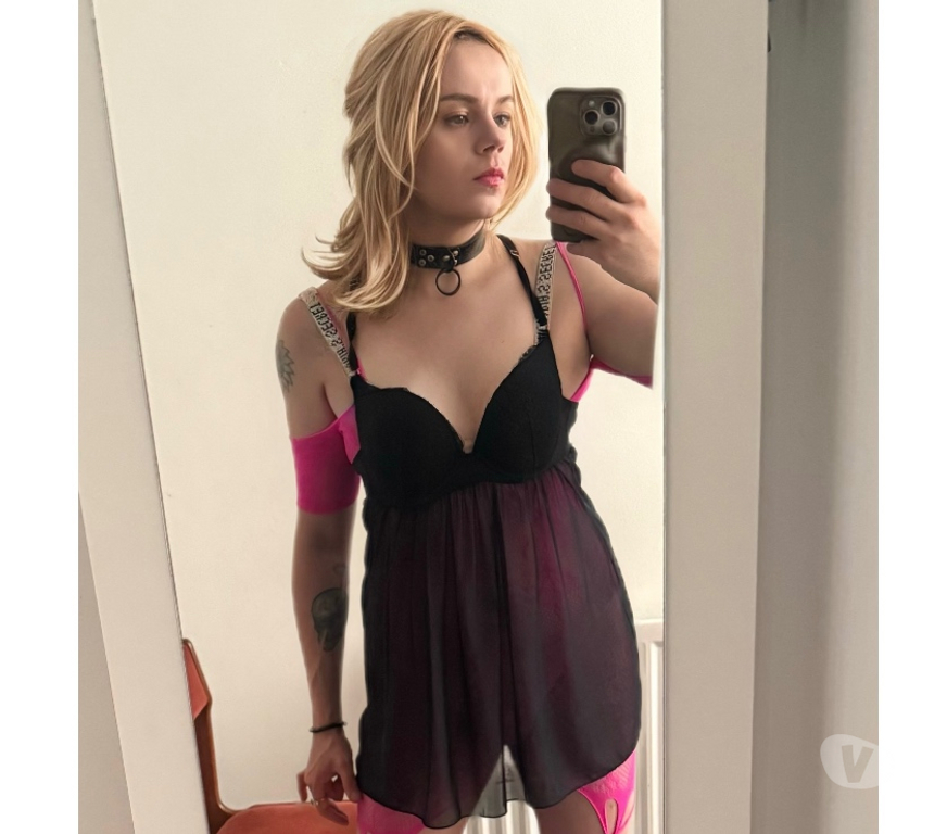 Trans Escorts Lancashire Blackpool - Photos for Kelly very Fem NaughtyTgirl who loves servicing and pleasin