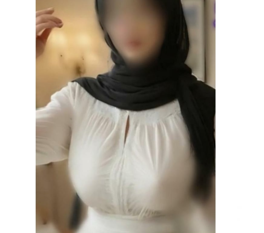 Escorts West Yorkshire Kirklees - Photos for Hijabi Indian babe. Outcalls only.