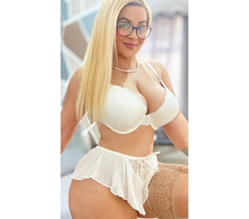 Escorts West Midlands Birmingham - Photos for Top ✨ Busty 💯 naughty ✨ In your area now 💋