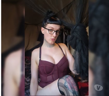 Trans Escorts Canary Wharf East London - Photos for Goth trans girl - whatsapp me as my number is not ringing