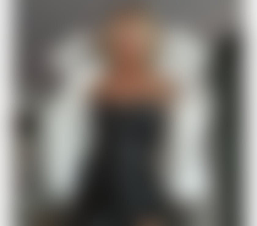 GORGEOUS MILF-PARTY WOMAN