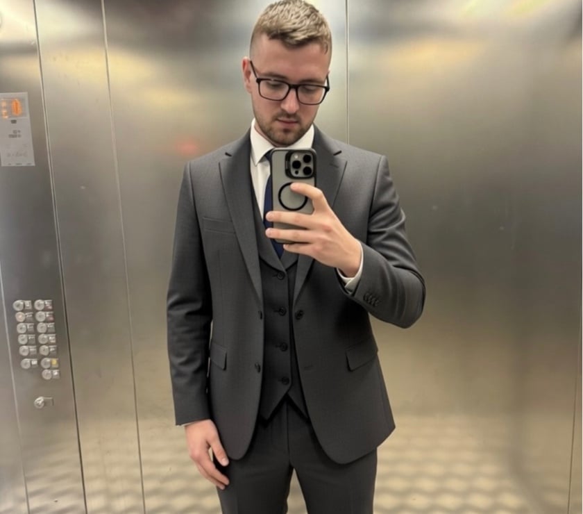 Gay escorts Leeds City Centre Leeds - Photos for Suited Lad Leeds