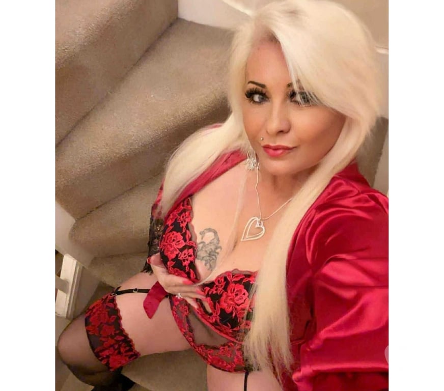 Escorts Barking and Dagenham Rush Green - Barking and Dagenham - Photos for Hot Amanda Milf Big natural boob's gfe French kiss