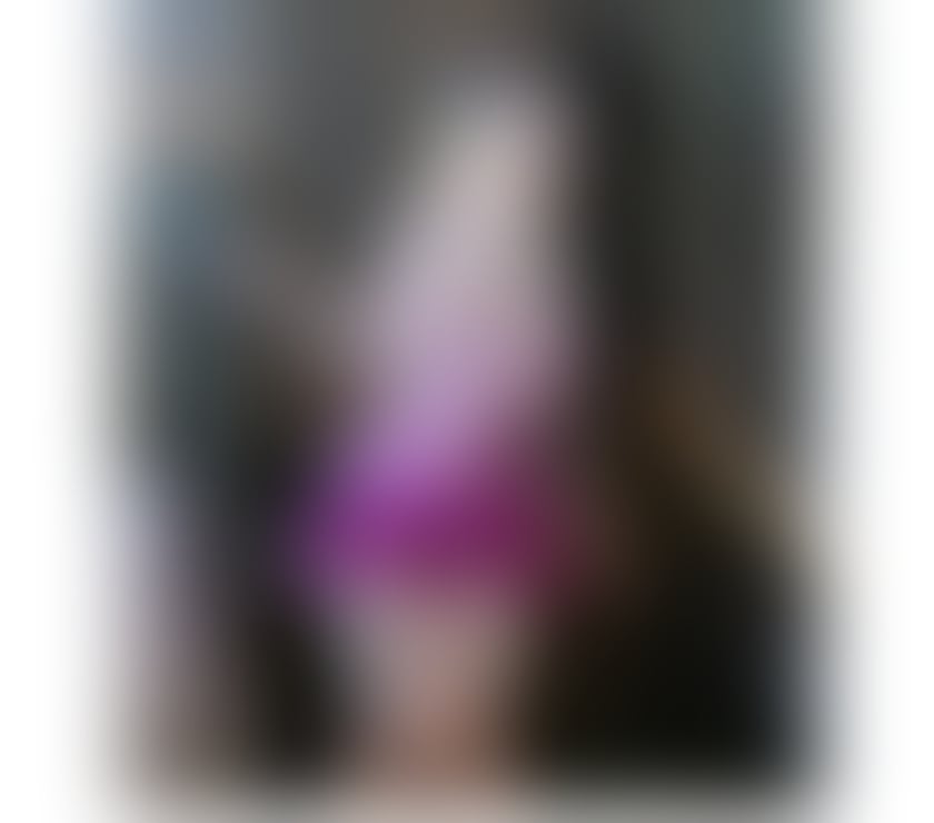 🎁 beautiful Asian woman is in town