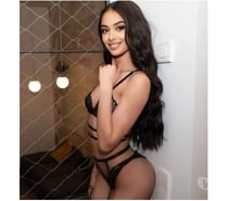 Vanesa New in Town