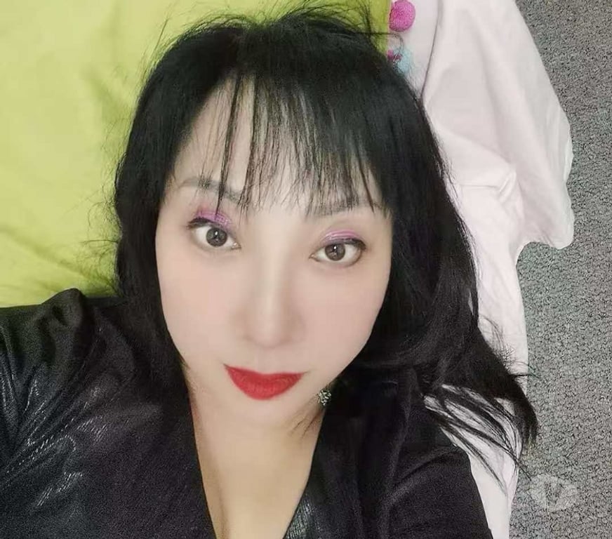 Escorts Essex Thurrock - Essex - Photos for I am a beautiful Asian girl. A smiling and massage perfect