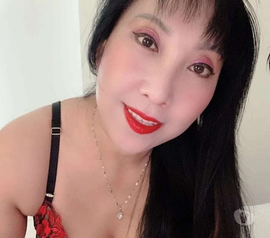 Escorts Essex Thurrock - Essex - Photos for I am a beautiful Asian girl. A smiling and massage perfect