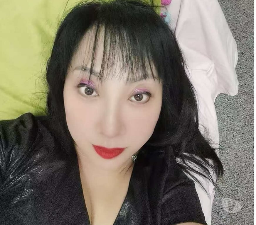 Escorts Essex Thurrock - Essex - Photos for I am a beautiful Asian girl. A smiling and humorous senior