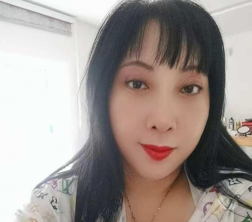 Escorts Essex Thurrock - Essex - Photos for I am a beautiful Asian girl. A smiling and massage perfect