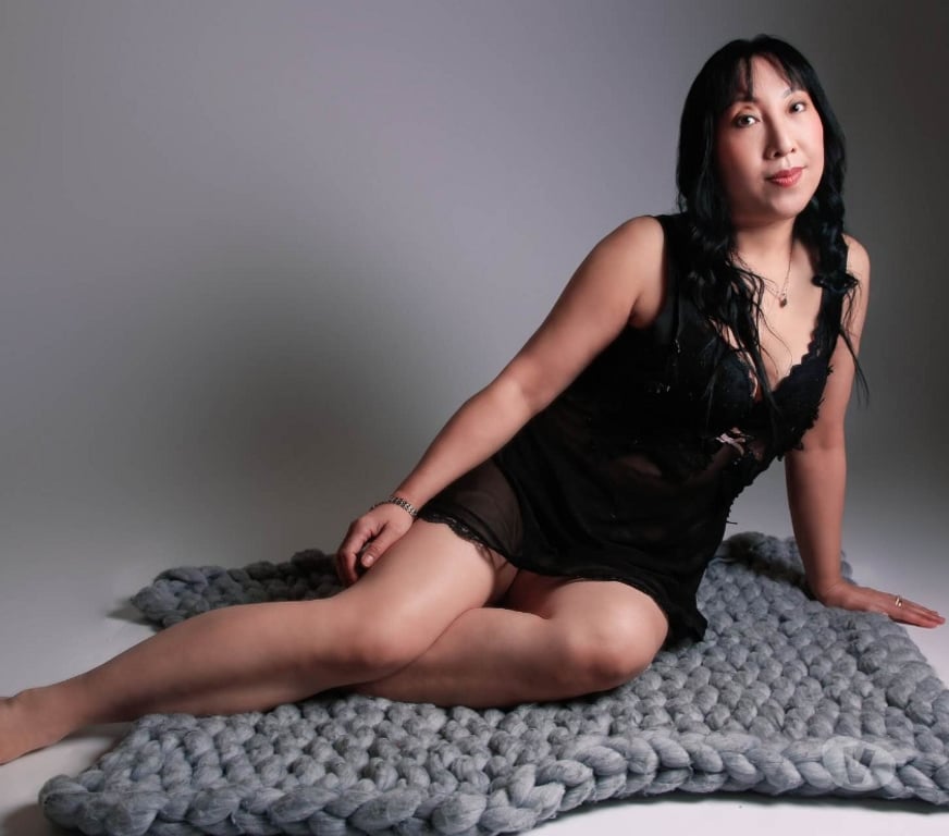 Escorts Essex Thurrock - Essex - Photos for I am a beautiful Asian girl. A smiling and massage perfect
