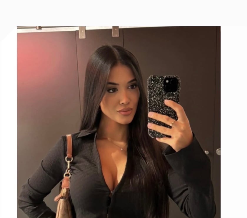 Photos for 😘🔥 the sexy brunette in you town🔥