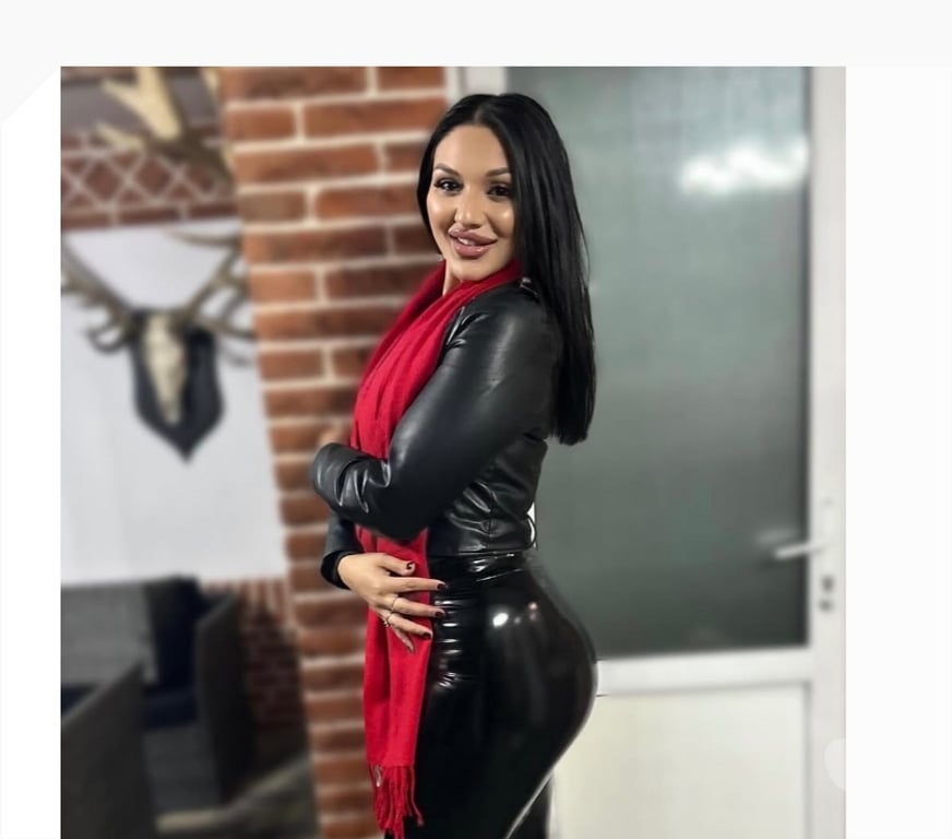 Escorts Essex Chelmsford - Photos for 😘🔥 the sexy brunette in you town🔥