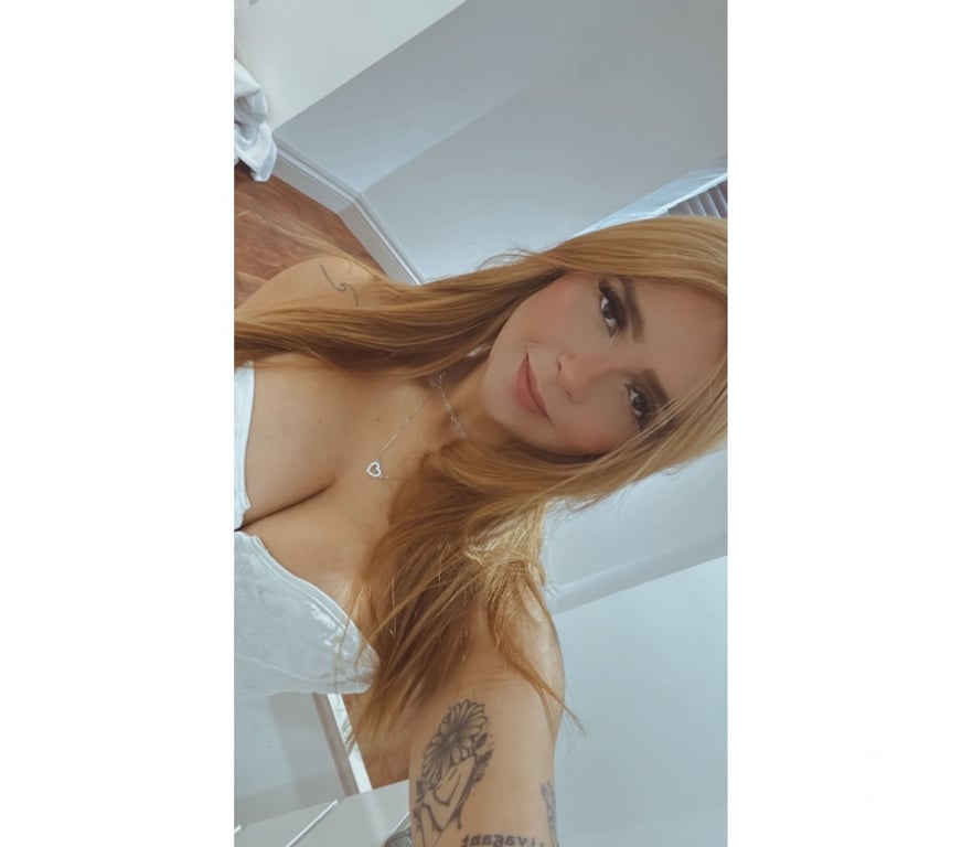 Escorts Cornwall Camborne - Cornwall - Photos for young Brazilian girl with a sexy body