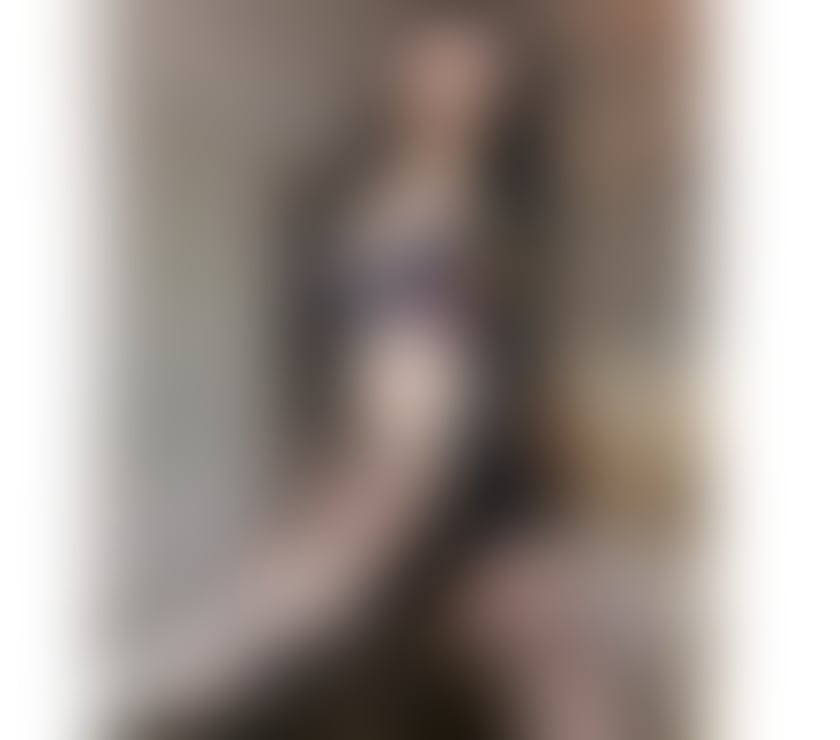 🎁 beautiful Asian woman is in town