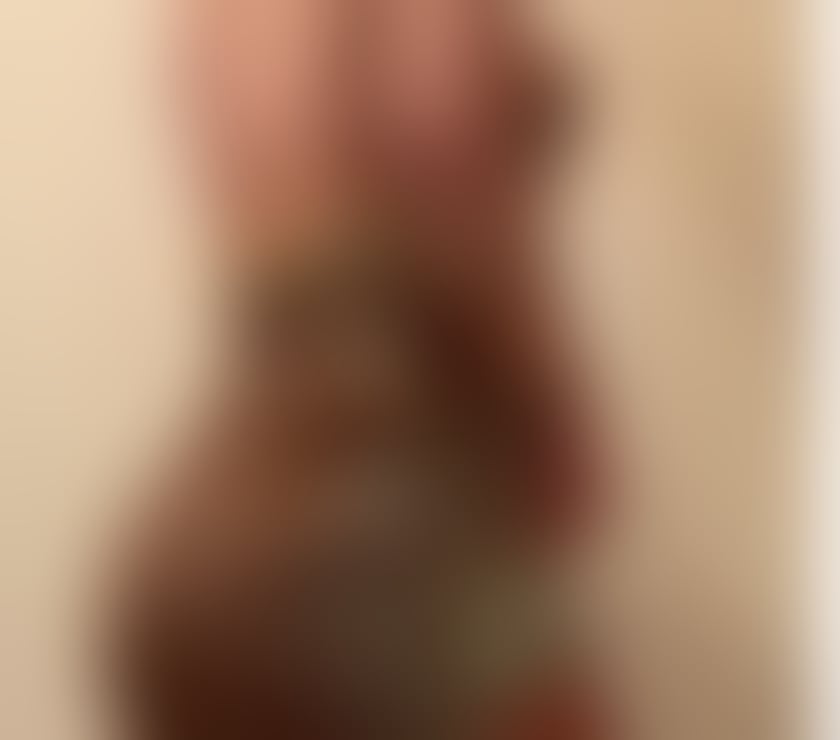 Escorts Flintshire - Wales Mold - Flintshire - Photos for Slim Pretty Leggy English Escort GFE Party Girl
