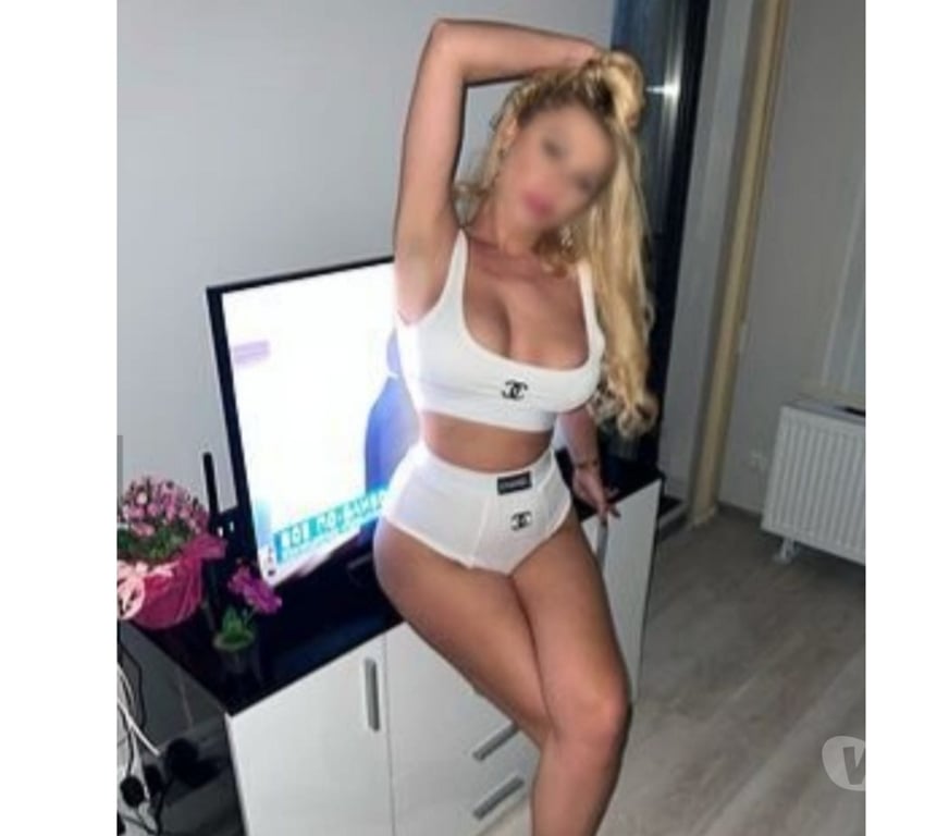 Escorts South West London Kingston upon Thames - Photos for Carolyn A cute and beautiful blonde
