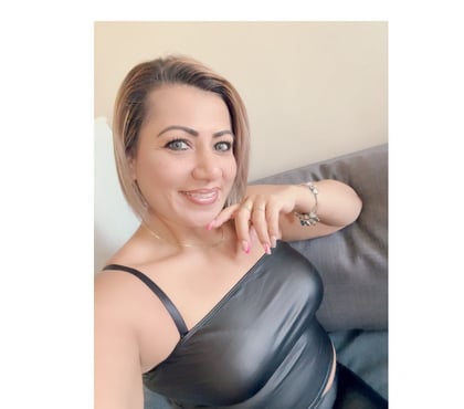 Escort Feltham Hounslow - Photos for Laury party 🥳 milf Colombian