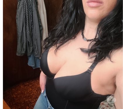 Escorts Eltham South East London - Photos for CURVE ESCORT. PLEASE CALL ME OR TEXT ME ON WHATSAPP. 😘