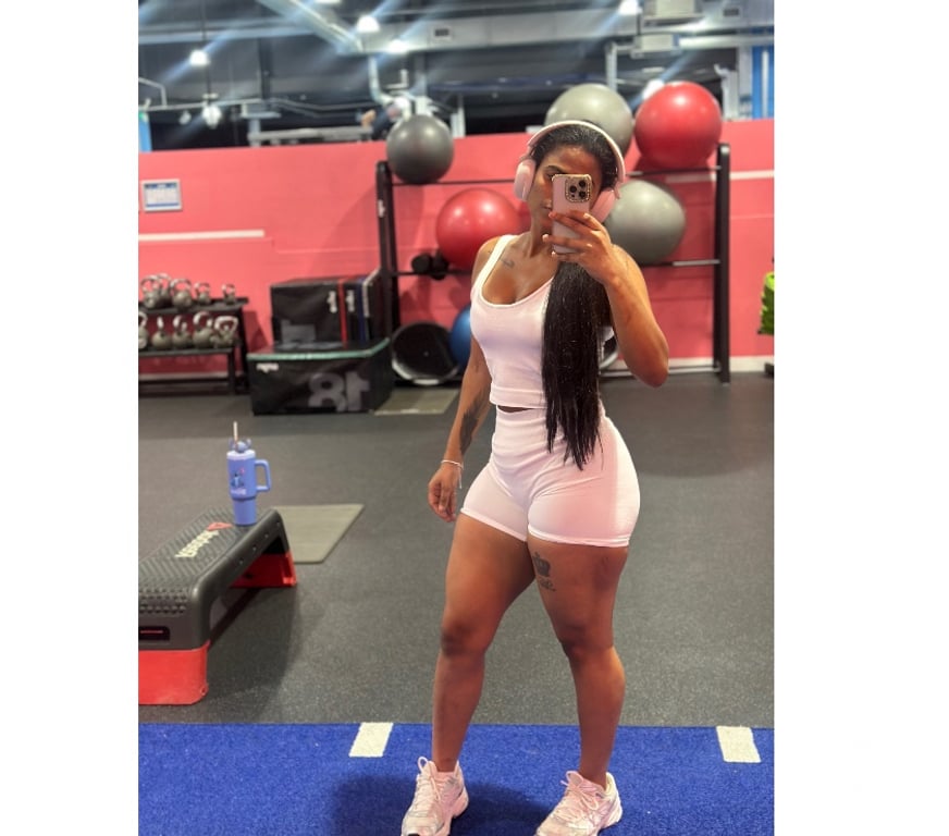 Escorts East London Canning Town - East London - Photos for Mel Big 🍑Brazilian party