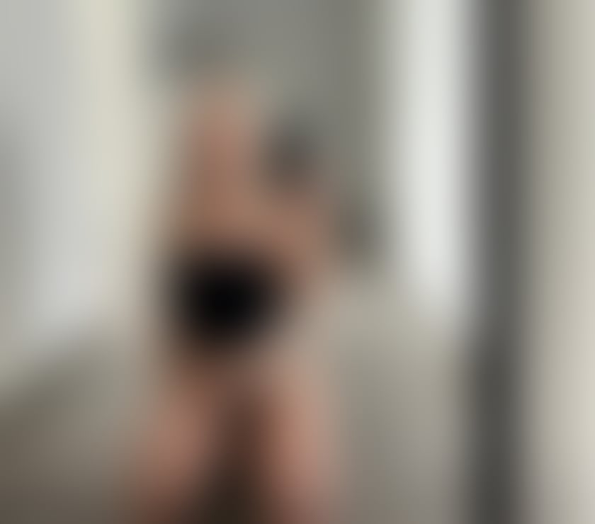 Escorts North West London Hendon - North West London - Photos for BLONDE PETITE EXTRA SMALL 🇧🇷
