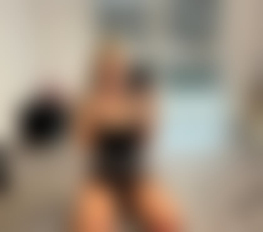 Escorts North West London Hendon - North West London - Photos for BLONDE PETITE EXTRA SMALL 🇧🇷