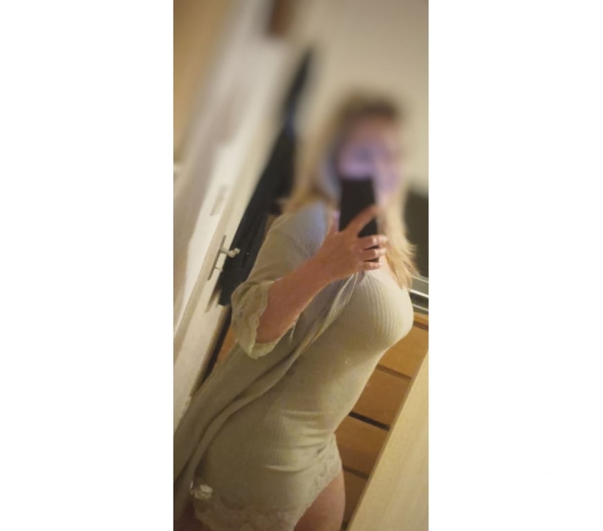 Escorts North West London Golders Green Station - North West London - Photos for Experience lady outcall