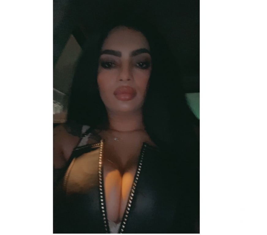 Escorts East London Havering - Photos for NEW IN TOWN OUTCALL PARTY GIRL